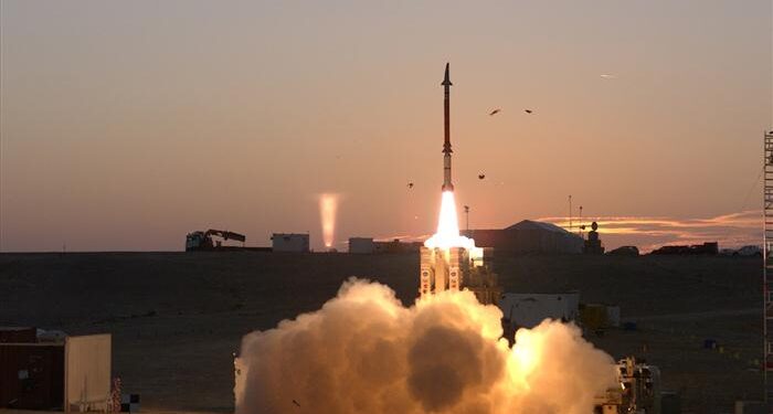 İsrail’in “David’s Sling” sistemi testleri geçerken Körfez ülkelerine de müjde oldu