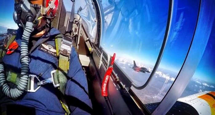 Hürkuş’a F-16’lı takip