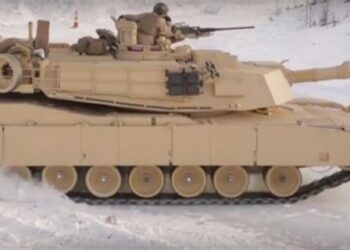 Deniz Piyadelerinden buz gölü “balesi”