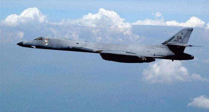 ABD’den Avusturalya’ya bombardıman uçağı atağı