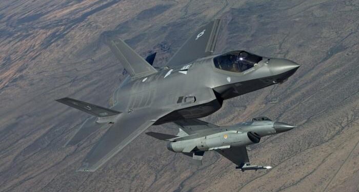 Norveçli pilot’tan F35’e it dalaşı takdiri