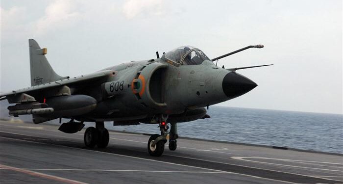 Hindistan Donanması Harrier’leri emekliye ayırıyor