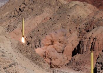 İran’dan mağara silo şov