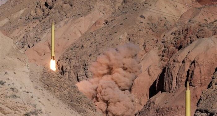 İran’dan mağara silo şov