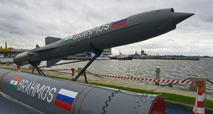 Rus- Hint savaş uçağı Brahmos kullanabilir