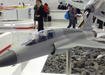 Pakistan ve Çin JF-17 uçağının iki koltuklu B versiyonunu tanıttı