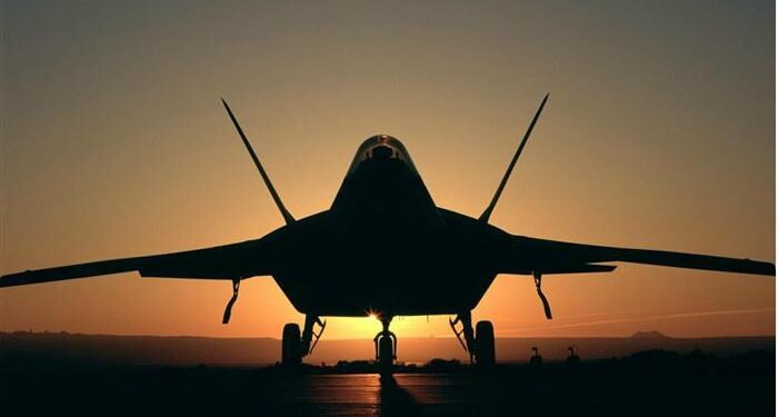 ABD F-22 uçaklarına dönmeyi araştırıyor