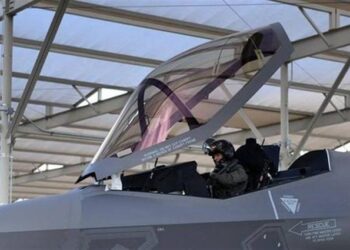 Hafif pilotlar F-35’le uçabilecek
