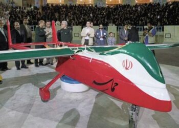 İran’ın “destan” tatbikatta uçtu