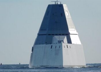 ABD Donanması Zumwalt’I kabul etti