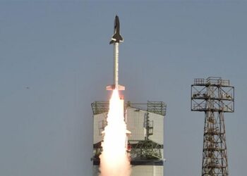 Hindistan roketli uzay mekiğini denedi