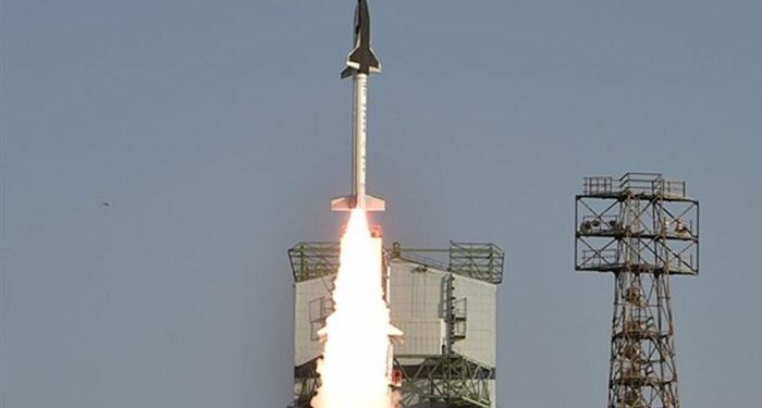 Hindistan roketli uzay mekiğini denedi