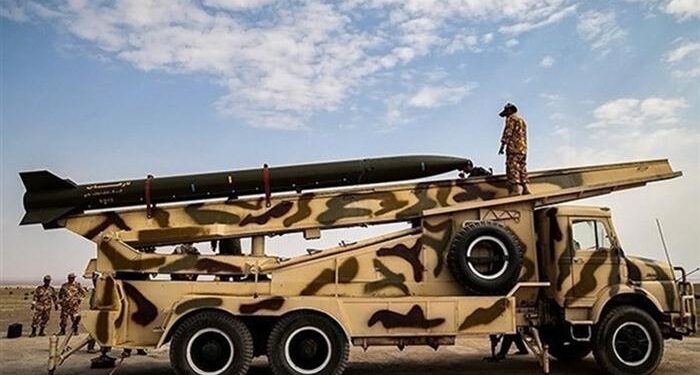 İran iki balistik füze denedi