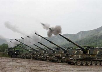 Kore’de koordine topçu atışı