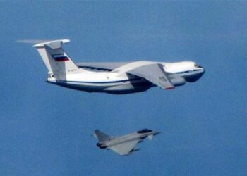 Ada, Rus uçaklarını engelledi