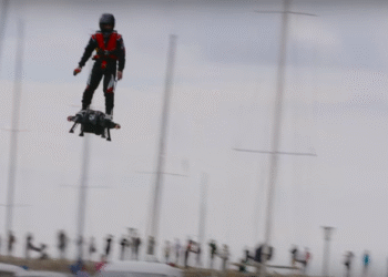 Uçuş tahtasından ilk gösteri