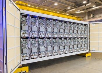 Raytheon Donanmanın Railgun silahı için kondansatörleri teslim ediyor