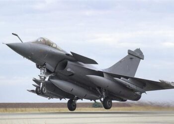 Fransız uçağında Amerikan bombasının ağırlığı artıyor