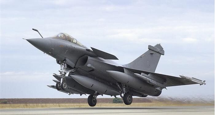 Fransız uçağında Amerikan bombasının ağırlığı artıyor