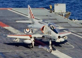 ABD donanması ses üstü jetle tehdit çalışacak