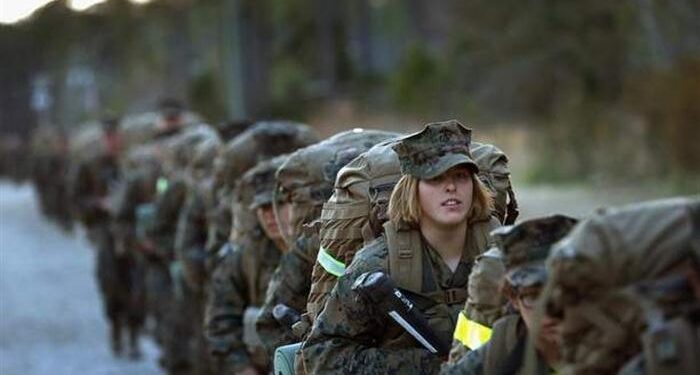 ABD’de iki kadın denizci piyade atandı
