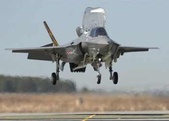 F-35’den Farnborough da B sürprizi