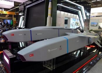 ROKETSAN SOM-j’nin tam boyutunu sergiliyor