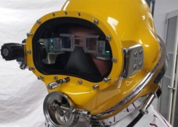 Amerikan donanma mühendislerinden dalgıçlara HUD maske önerisi