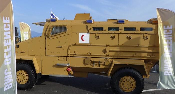 BMC yürüyen kaleyi ambulansı sergiledi