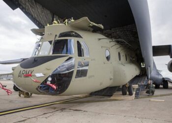 Avustralya son üç Chinook’u teslim aldı