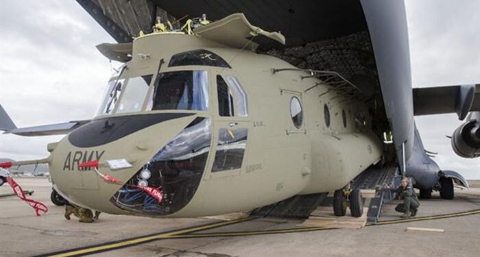 Avustralya son üç Chinook’u teslim aldı