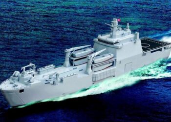 İkinci amfibi gemi de denize iniyor