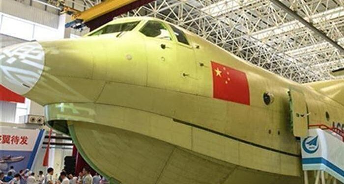 Çin, dünyanın en büyük amfibi özellikli nakliye uçağını tanıttı