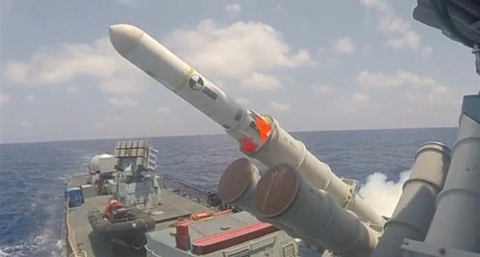 İsrail tatbikatta planlı olarak emekliye ayrılmış gemiyi batırdı