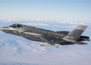 Lockheed Martin üretimi F-35A Lightning II uçağı ilk defa havadan havaya hedefi imha etti.