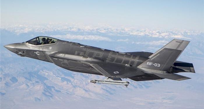 Lockheed Martin üretimi F-35A Lightning II uçağı ilk defa havadan havaya hedefi imha etti.