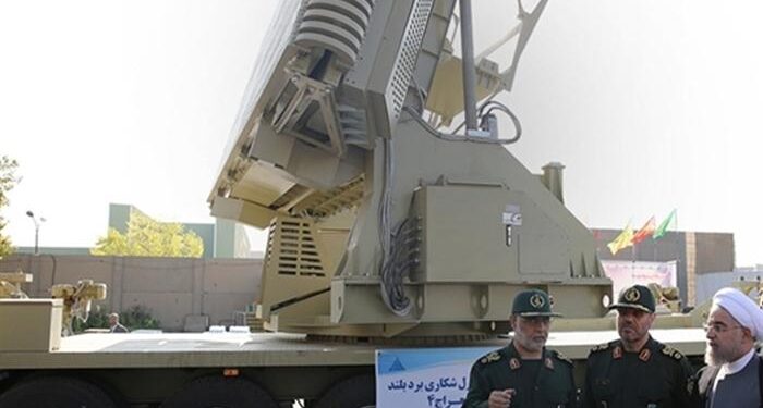 İran, milli motorunu ve hava savunma sistemini tanıttı