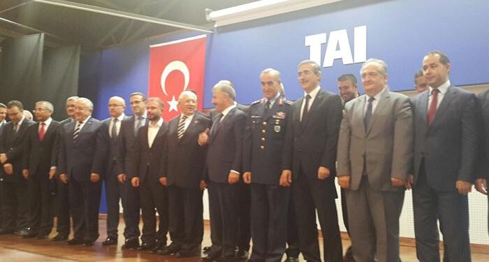 Hürkuş’un sertifikası teslim ediliyor