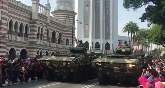 FNSS’in araçları Malezya geçit töreninde yer aldı
