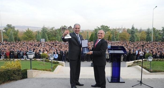 Dörtkaşlı personelle vedalaştı