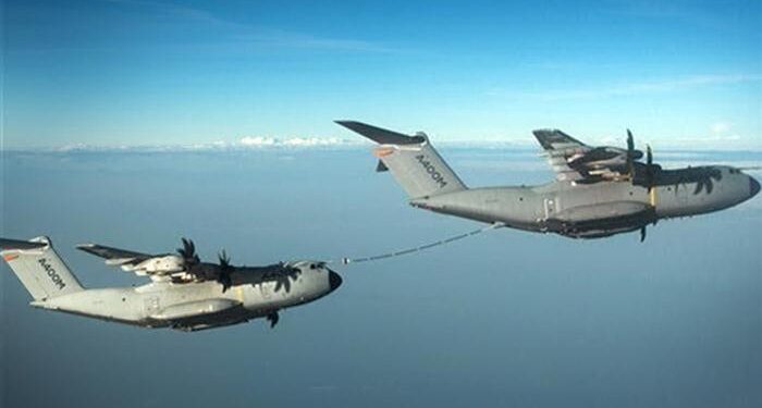 A400M’den diğerine havada ikmal