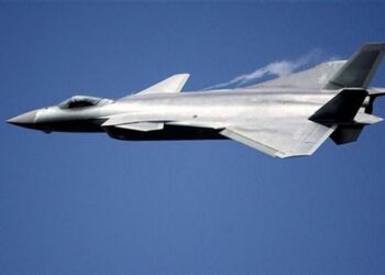 Çin J-20 Savaş Uçağını Tanıttı