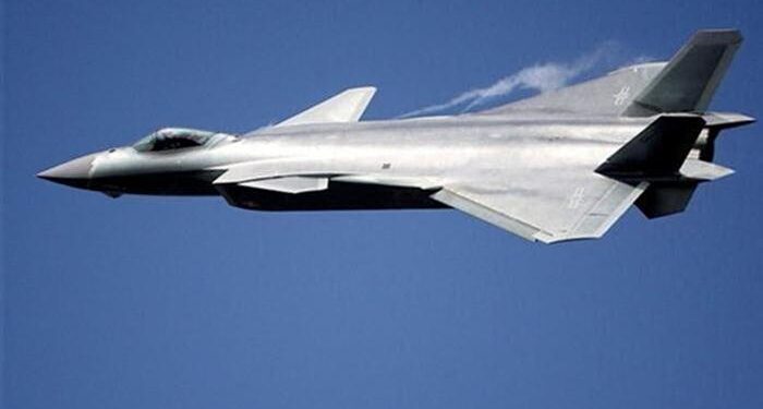 Çin J-20 Savaş Uçağını Tanıttı