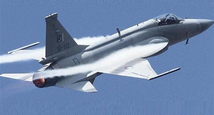 Pakistan 250 adet JF-17 Thunder edinecek