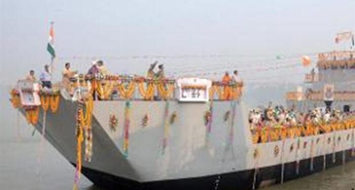 Yedinci LCU Kalküta’da Suya İndi