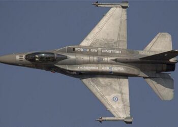 Yunan F-16’sı havada alev aldı