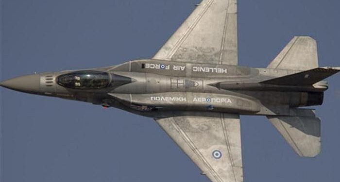 Yunan F-16’sı havada alev aldı