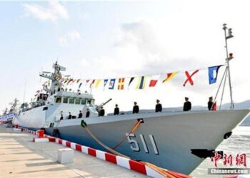 Doğu Çin Denizi Filosu iki yeni firkateyni hizmete soktu