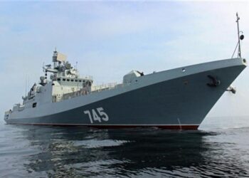 Rus Fırkateyn Evine Döndü