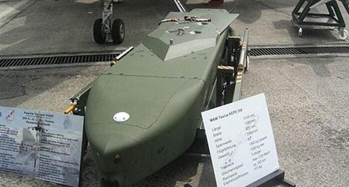 Kore, Yeni Füzelerini Teslim Alıyor